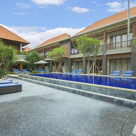 Отель Kubu Cempaka Seminyak Экстерьер фото